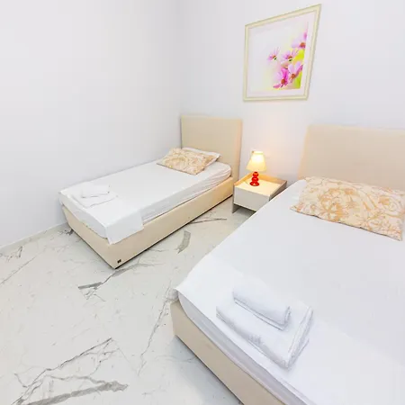 Luxury 5 Apartment