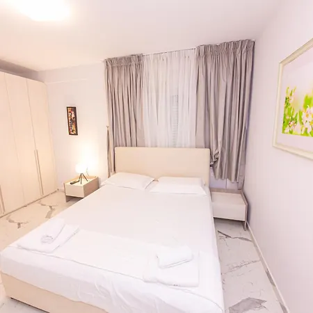 Luxury 5 *
